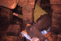 Excavating the hypocaust: photo A. Chatwin